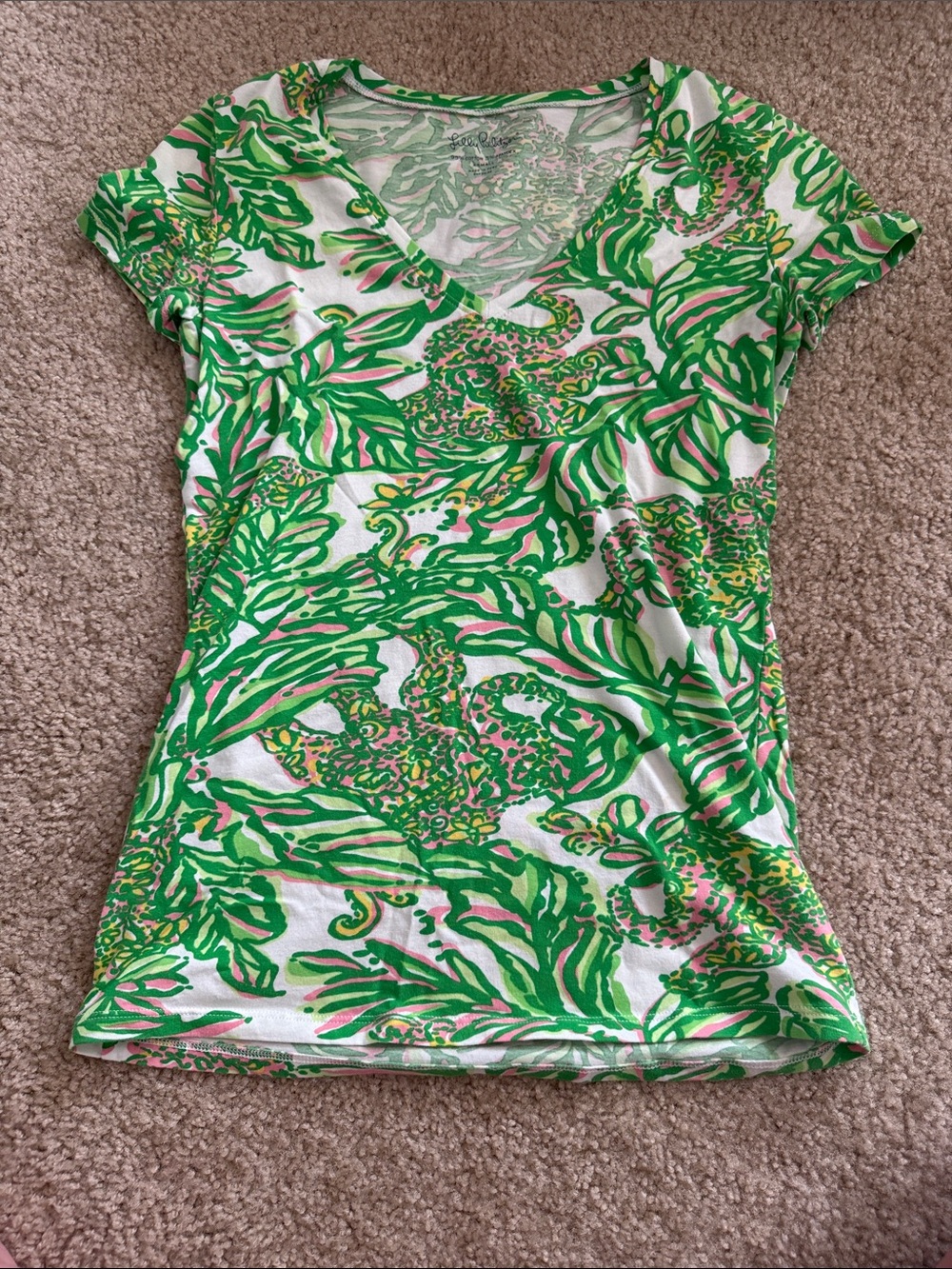 Lilly Pulitzer Green and Pink Leaf Print V‑Neck Short Sleeve Tee